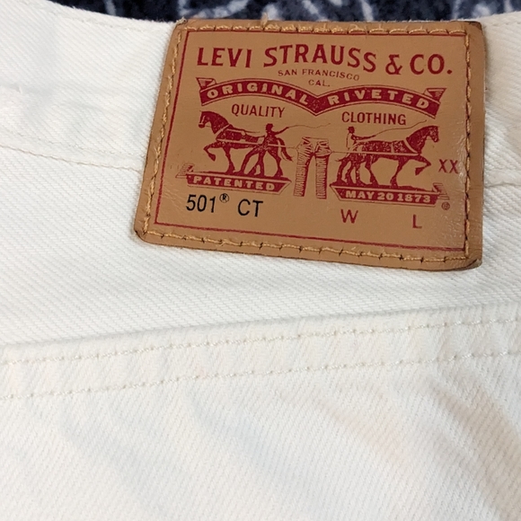 Levi's White 501 CT Customized & Tapered Distressed Crop Cotton Button Fly Jeans - Picture 14 of 16